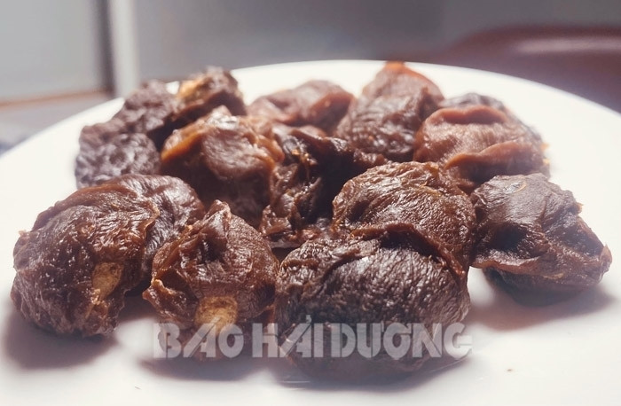 Vải sấy khô thanh hà hải dương có màu nâu sậm, dẻo, vị ngọt sắc